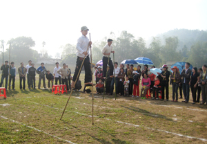 Những năm gần đây, trò chơi đi cà kheo được tổ chức thành môn thi đấu tại các lễ hội. 

