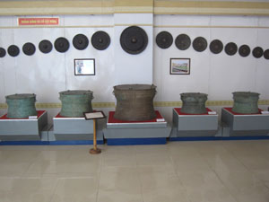 Cổ vật trưng bày tại Bảo tàng tỉnh.