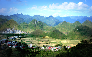 Danh thắng núi Đôi nằm ở thị trấn Tam Sơn (Quản Bạ - Hà Giang) - địa điểm khiến bao du khách không khỏi ngỡ ngàng trước vẻ đẹp của tạo hoá.