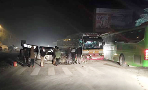 Hiện trường vụ va chạm giao thông xảy ra tối ngày 12/2 tại khu vực dốc Kẽm, huyện Kỳ Sơn.