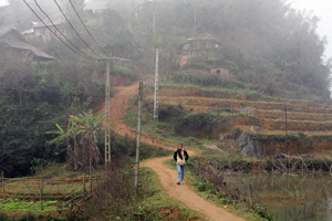 Giao thông  ở xóm Hiềng, xã Noong Luông (Mai Châu) còn rất khó khăn nên gây nhiều  trở ngại với  đời sống của  nhân dân.
