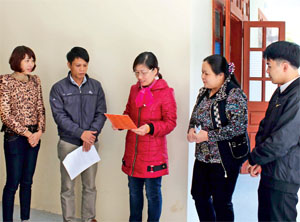 Cán bộ Phòng LĐ-TB&XH huyện Kỳ Sơn thường xuyên trao đổỷi nghiệp vụ  nhằm nâng cao chất lượng, hiệu quả thực hiện nhiệm vụ chuyên môn.