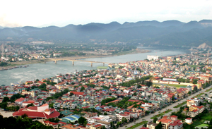 Thành phố Hòa Bình bên dòng sông Đà trên đà phát triển.
