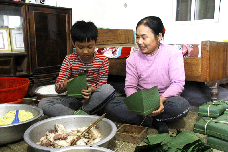 Hướng dẫn chi tiết cách gói bánh chưng truyền thống cho ngày Tết Huong dan chi tiet cach goi banh chung truyen thong cho ngay Tet