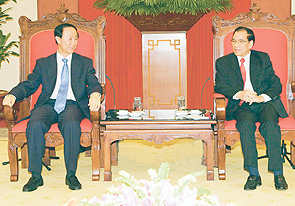 Tổng Bí thư Nông Đức Mạnh tiếp đồng chí
Vương Gia Thụy, Ủy viên T.Ư Đảng,
Trưởng Ban Liên lạc Ðối ngoại T.Ư
Đảng Cộng sản Trung Quốc.

