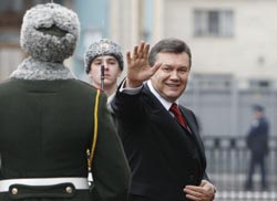Ông Yanukovich đang ra sức củng cố quyền lực