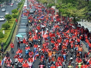Những người áo đỏ biểu tình trên đường phố thủ đô Bangkok ngày 12/3.