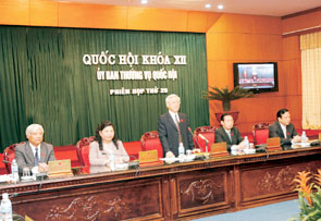 Chủ tịch Quốc hội Nguyễn Phú Trọng
phát biểu ý kiến khai mạc phiên họp.
