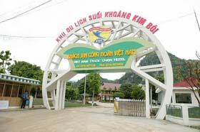 Các điểm du lịch của huyện Kim Bôi thu hút đông đảo khách đến tham quan, nghĩ dưỡng