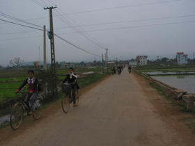 Do đường sá xa xôi, hiện chỉ còn vài con em xã Yên Quang theo học tại trường THPT Kỳ Sơn