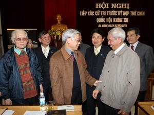 Tổng Bí thư, Chủ tịch Quốc hội Nguyễn Phú Trọng tiếp xúc cử tri quận Ba Đình và Cầu Giấy.