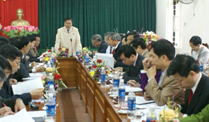 Đồng chí Hoàng Việt Cường, Bí thư Tỉnh ủy phát biểu kết luận buổi làm việc với BTV Huyện ủy Lạc Thủy
