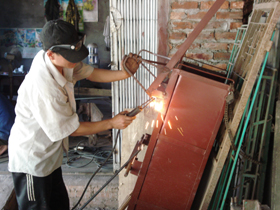 Một số hộ dân bị thu hồi nông nghiệp ở phường Hữu Nghị đã dành tiền bồi thường chuyển nghề nghiệp hiệu quả.
