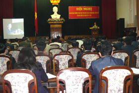 Đồng chí Bùi Văn Tỉnh, UVTW Đảng, Phó Bí thư Tỉnh uỷ, Chủ tịch UBND tỉnh phát biểu chỉ đạo hội nghị.
