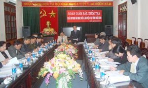 Đồng chí Nguyễn Văn Quynh, UVTW đảng, Phó Trưởng Ban Tổ chức TW, uỷ viên HĐBCTW phát biểu kết luận công tác giám sát, kiểm tra Bầu cử tại tỉnh ta.

