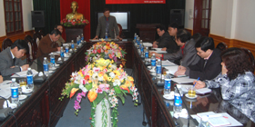 Đồng chí Bùi Ngọc Lâm, Ủy viên Thường trực HĐND tỉnh chủ trì cuộc họp.