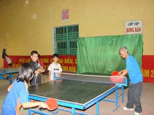 Học sinh thành phố Hòa Bình đang nỗ lực luyện tập chuẩn bị tham dự giải bóng bàn Hội khỏe Phù Đổng tỉnh năm 2011.