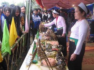 Ẩm thực của người Mường trong lễ hội Khai hạ Mường Bi (Tân Lạc)