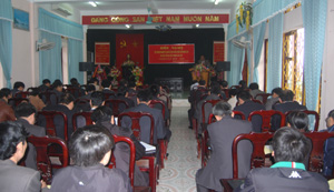 Đồng chí Đinh Duy Sơn, Phó Chủ tịch HĐND tỉnh, Phó Chủ tịch Thường trực UBBC tỉnh phát biểu chỉ đạo tại hội nghị tập huấn.