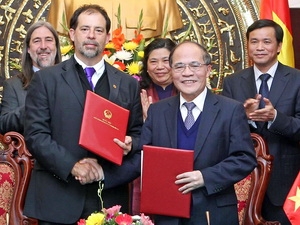 Lễ ký Thỏa thuận hợp tác giữa Quốc hội Việt Nam và Thượng viện
 Cộng hòa Chi-lê (Ảnh: Nhan Sáng/TTXVN)
