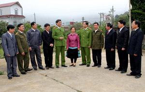 Công an tỉnh Sơn La thường xuyên trao đổi công tác đảm bảo ANTT với chính quyền, Ban Công an 2 xã Lóng Luông, Vân Hồ, huyện Mộc Châu, Sơn La.