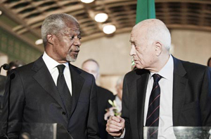 Cựu Tổng Thư ký Liên hợp quốc Kofi Annan (trái) và Tổng thư ký Liên đoàn Arập Nabil Elaraby

