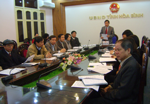 Đ/c Bùi Văn Cửu, Phó Chủ tịch UBND tỉnh phát biểu ý kiến tại hội nghị.