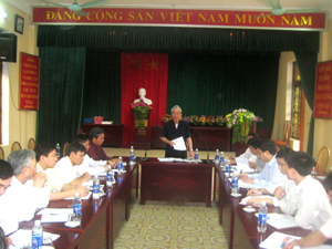 Đ/C Nguyễn Minh Quang - UV BTV, Chủ nhiệm UBKT Tỉnh uỷ, Trưởng Ban Kinh tế và Ngân sách HĐND tỉnh phát biểu kết luận buổi giám sát.