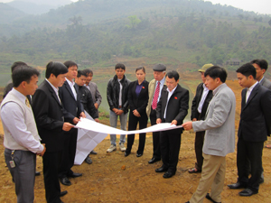 Đoàn ĐBQH tỉnh tìm hiểu tiến độ thi công hồ Khả (Quý Hòa - Lạc Sơn), công trình được sửa chữa, nâng cấp bằng nguồn vốn trái phiếu Chính phủ.
