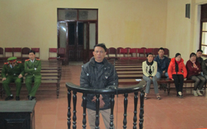 Bị cáo Bùi Minh Hoan nhận mức án 30 tháng tù giam cho hành vi vi phạm về quy định điều khiển phương tiện giao thông đường bộ.