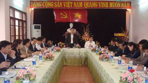 Đồng chí Nguyễn Văn Quang, Phó Bí thư TT Tỉnh ủy phát biểu kết luận buổi làm việc tại Huyện ủy Lương Sơn.
