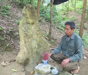 Hòn đá ông Nguyễn Bá Bờm đào được.