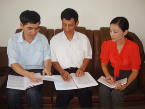 Cán bộ UBKT Huyện ủy Yên Thủy thường xuyên họp bàn, trao đổi kinh nghiệm nâng cao chất lượng các cuộc kiểm tra, giám sát của Đảng.
