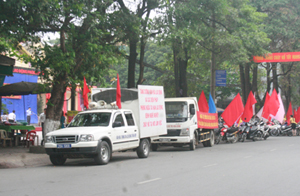 Diễu hành hưởng ứng Tuần lễ quốc gia về ATVSLĐ – PCCN tại thành phố Hòa Bình.