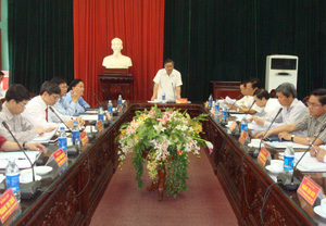 Đồng chí Hoàng Việt Cường, Bí thư Tỉnh ủy phát biểu chỉ đạo tại cuộc họp.