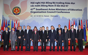Chủ tịch nước Trương Tấn Sang, Phó Thủ tướng Chính phủ Nguyễn Thiện Nhân cùng các đại biểu chụp ảnh lưu niệm trong lễ khai mạc Hội nghị.