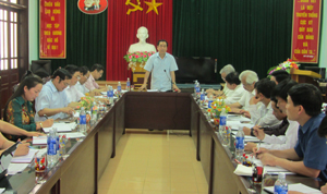 Đồng chí Nguyễn Văn Quang, Phó Bí thư Thường trực Tỉnh ủy, Chủ tịch HĐND tỉnh phát biểu chỉ đạo tại buổi làm việc với Thường trực Huyện ủy Cao Phong.