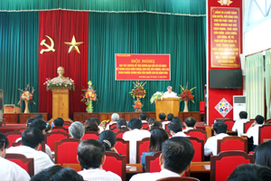Phó giáo sư, Tiến sĩ Ngô Văn Thạo truyền đạt chuyên đề phong cách quần chúng, dân chủ và nêu gương tư tưởng Hồ Chí Minh.