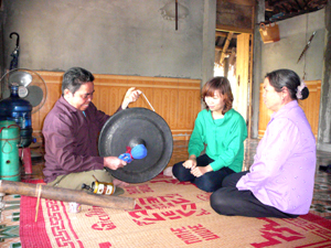 Nghệ nhân Bùi Thanh Mẻo, xã Dũng Phong (Cao Phong) luôn tâm huyết với việc truyền dạy nghệ thuật cồng chiêng nhằm giữ gìn bản sắc văn hóa, góp phần phát triển du lịch văn hóa của huyện.