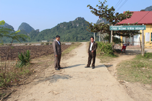 Chi bộ thôn Yên Bình, xã Đoàn Kết với mô hình “Vận động nhân dân làm đường GTNT, giữ vững ANTT địa phương” đã tác động hiệu quả trong phát triển KT-XH của xóm.

