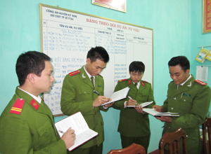 CBCS Đội CSĐT tội phạm về TTXH - Công an huyện Kỳ Sơn luôn nêu cao tinh thần trách nhiệm trong đấu tranh trấn áp tội phạm.

