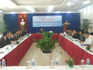 Đồng chí Bùi Văn Cửu, Phó Chủ tịch TT UBND tỉnh, Trưởng BCĐ du lịch tỉnh phát biểu chỉ đạo hội nghị. 

