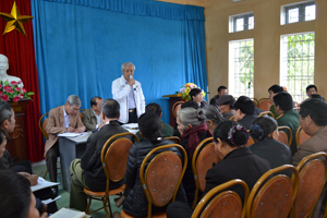 Toàn cảnh buổi làm việc giữa lãnh đạo huyện Cao Phong và người dân xóm Bắc Sơn (Bắc Phong).

