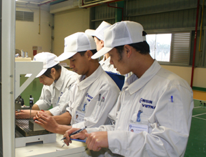Công ty Nissin Munutfacuring Việt Nam tại KCN Lương Sơn chú trọng đảm bảo an toàn cho người lao động. Ảnh: P.V