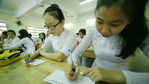 Học sinh lớp 12 Trường THPT Nguyễn Khuyến (Q.10, TP.HCM) đăng ký môn thi tốt nghiệp THPT năm 2014. Theo thống kê sơ bộ, trường này chỉ có bảy em đăng ký thi môn sử.