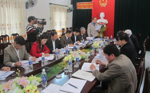 Lãnh đạo huyện Tân Lạc thường xuyên kiểm tra, giám sát tiến độ triển khai thi hành Hiến pháp trên địa bàn.
