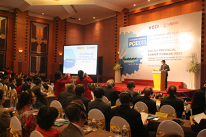 Đại diện VCCI công bố kết quả chỉ số đánh giá năng lực cạnh tranh cấp tỉnh 2013.