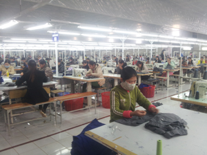 Học viên lớp may công nghiệp được nhận vào làm việc tại Công ty may Việt - Hàn.
