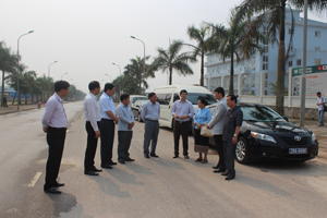 Đoàn đại biểu cấp cao tỉnh Hủa Phăn thăm quan thực tế KCN Lương Sơn.

