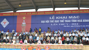 Các đồng chí lãnh đạo tỉnh ta, tỉnh Hủa Phăn (nước công hòa DCND Lào) và Bộ VH-TT&DL tại lễ khai mạc Đại hội.